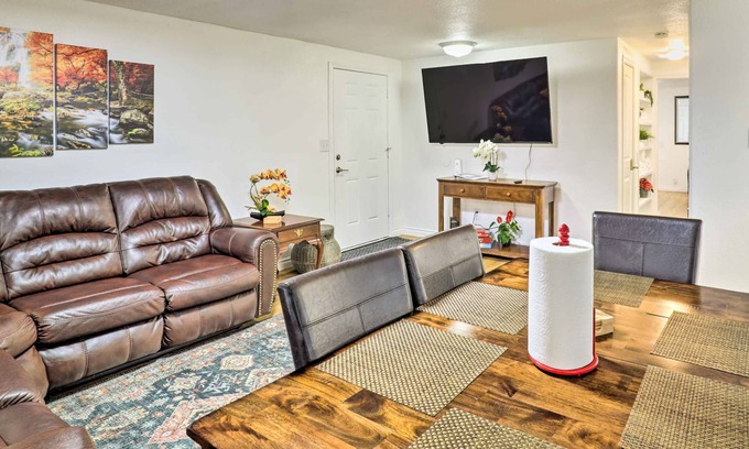 Woodburn House | Serene Woodburn Hideaway: Deck w/ Mtn Views!