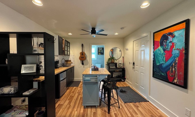 Madison Apartment | Serene Wooded Guesthouse with Private Deck
