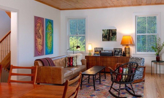 Woodstock House | Serene Woodstock 3 bedroom cottage with sweeping mountain views