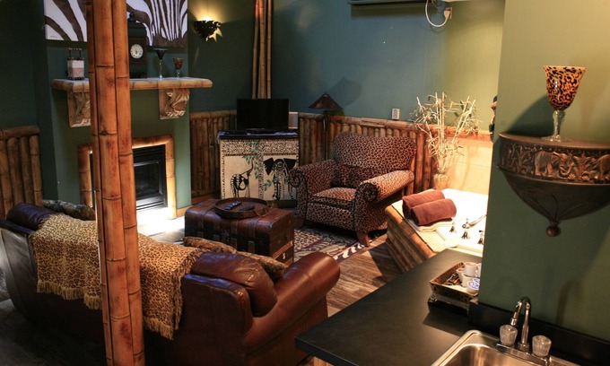 Utica House | Serengeti-Cottage-Jacuzzi-Queen (((( no pet )))