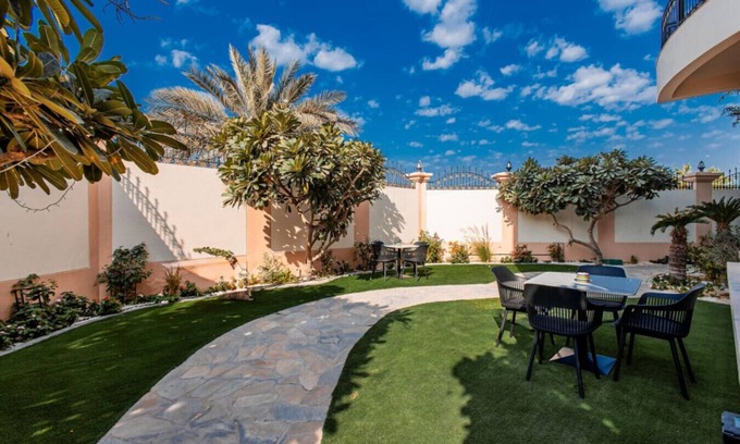 Jumeira 3 Condo | Serengeti Suite at FullMoon Guesthouse-SunsetBeach