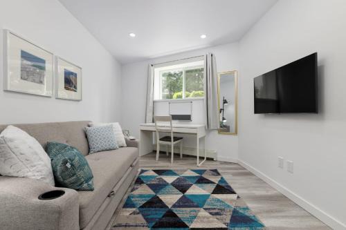 Coquitlam House | Serenity 1BR & 1 DEN Home at Folsom Ave