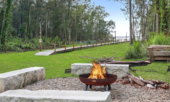 St. Georges Basin House | Serenity 222 The Estate - Sleeps 20 located in Jervis Bay!