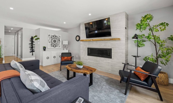 Brentwood Bay House | Serenity By The Bay