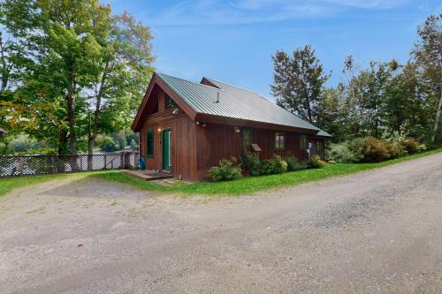 Eden House | Serenity by the lake