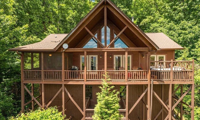 Bryson City Cabin | Serenity Comes with a View — Welcome to “Peace of the Mountain”