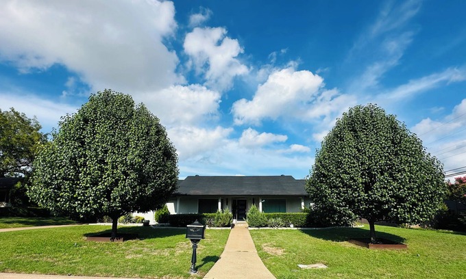Addison House | Serenity Family Home with Large Backyard