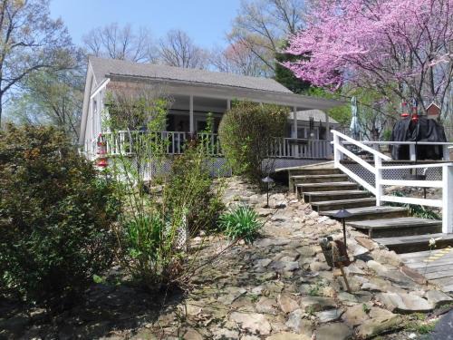 Brownsville Bed & Breakfast | Serenity Hill Bed and Breakfast