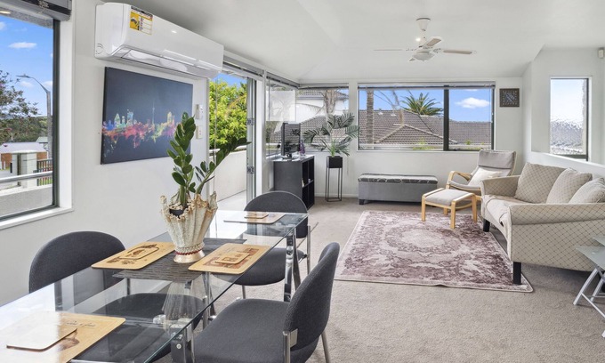 Orewa House | Serenity House - Orewa Holiday Home