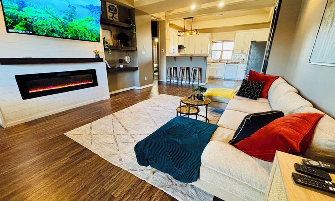 Big Spring House | Serenity House Work-Ready Pool table & Laundry