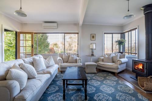 Red Hill South House | Serenity in Red Hill - Winery Bliss & Coastal Beauty