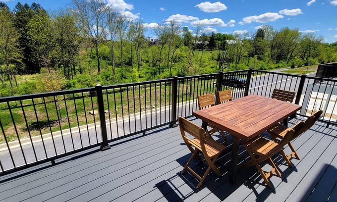 Sykesville House | Serenity in Sykesville! Remote 4 BR Townhome w Scenic View, Free Parking