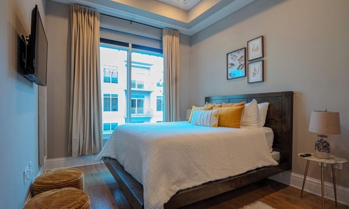 Midtown Condo | SERENITY IN THE CITY