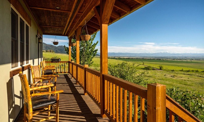 Belgrade House | Serenity in the foothills