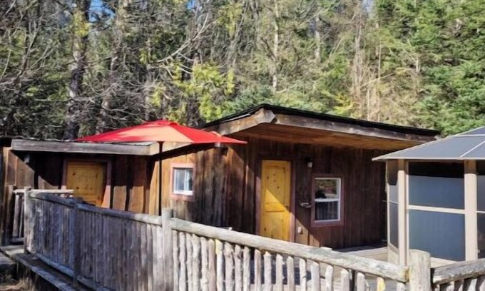 Asphodel-Norwood Cabin | Serenity Lane Stay: Private cabin in the woods on an animal sanctuary