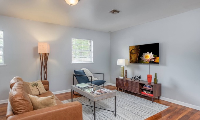 Ocala House | Serenity Meets Style - Mid-Century Zen Haven