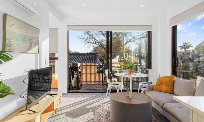 Tauranga House | Serenity: Modern 2BR Escape