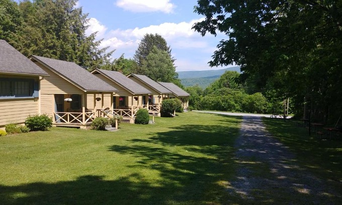 Shaftsbury Hotel | Serenity Motel