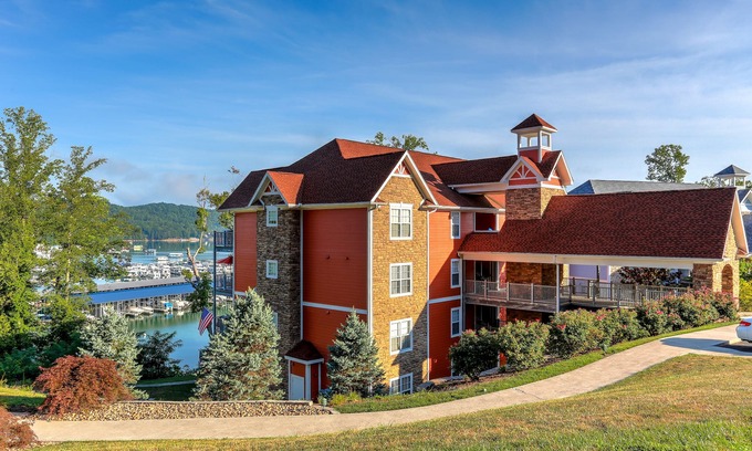 Andersonville Condo | Serenity Now at Stardust Marina - No steps to condo.