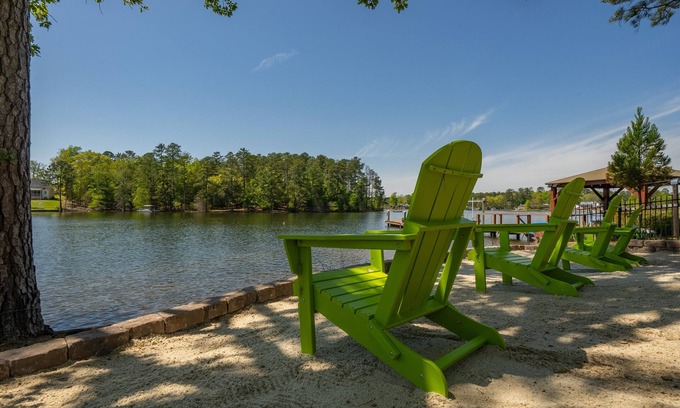 Chapin House | SERENITY NOW/Sunsets/Beach/Water On 3 Sides/Firepit/dock/boat ramp/Wi-Fi