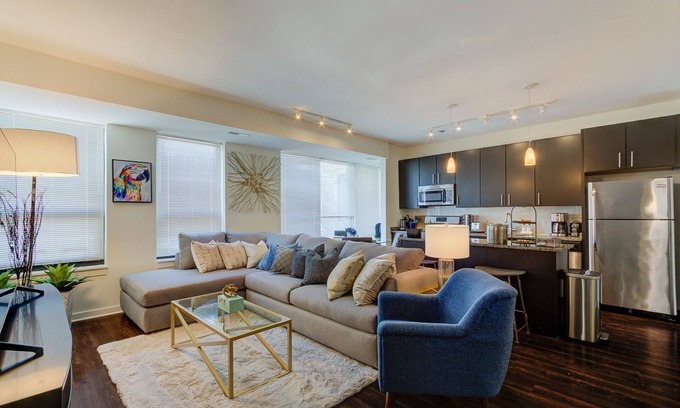 Evanston Condo | "Serenity of Evanston" 2 BDR/2Bath Modern-Luxe Suite