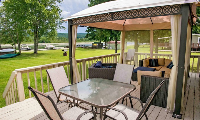 Bradford Cabin | Serenity on Lamoka, a perfect family cottage.