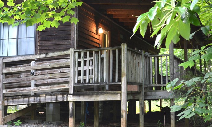 Cherokee Cabin | Serenity only steps away from the Smokies.