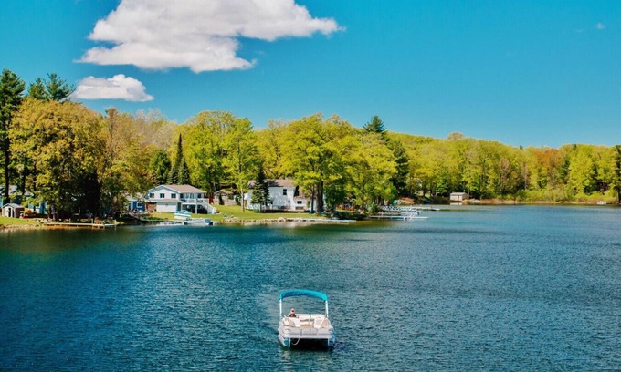 Traverse City House | Serenity Shores 5BD Hot Tub Fishing Hiking