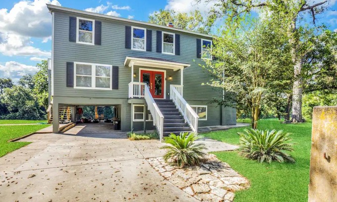 Seguin House | Serenity Shores Retreat