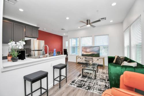 South Central Houston Apartment | Serenity Studios - Near Med Center & Museum District