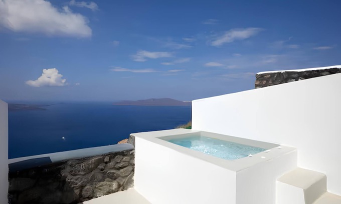 Imerovigli Hotel | Serenity Suite Caldera View with Hot Tub