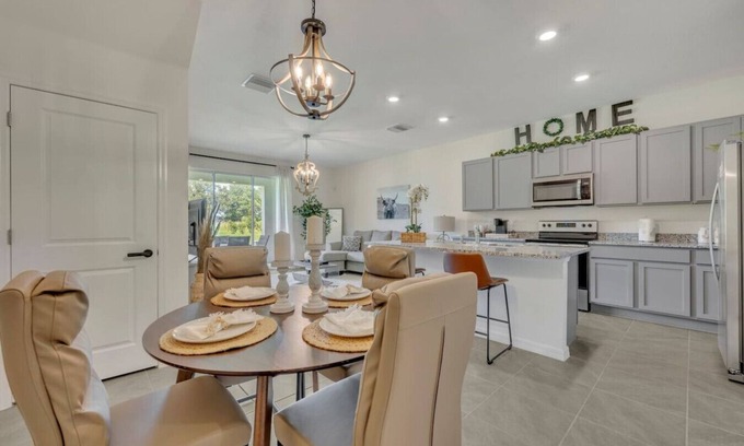 Plant City Apartment | Serenity Townhouse|Pool, Gym, Hiking & Parks