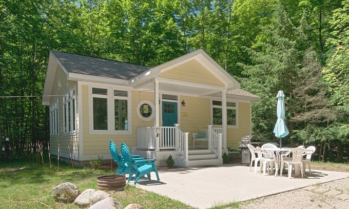 Lake Township Cottage | Serenity Woods Cottage at Platte Lake, Honor MI. Traverse City area!