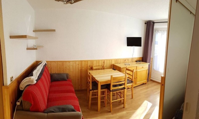 La Salle-les-Alpes Apartment | Serre Che 1st floor apartment 4pers. Pied de pistes, Shops nearby Aiglon Sud