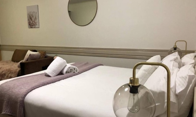 Kew Apartment | Service Apartments near Kew Juction