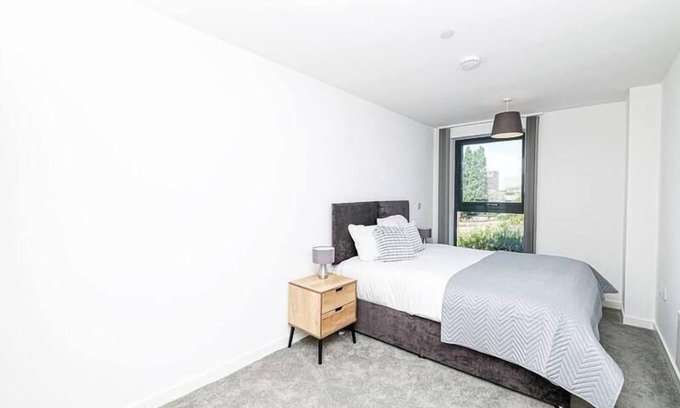 Old Trafford Apartment | Serviced Apartment Manchester With Parking