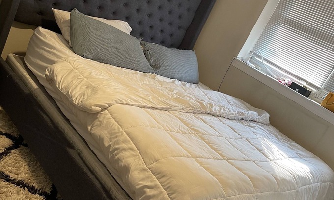 West Side Apartment | Serviced one bedroom apartment with fireplace