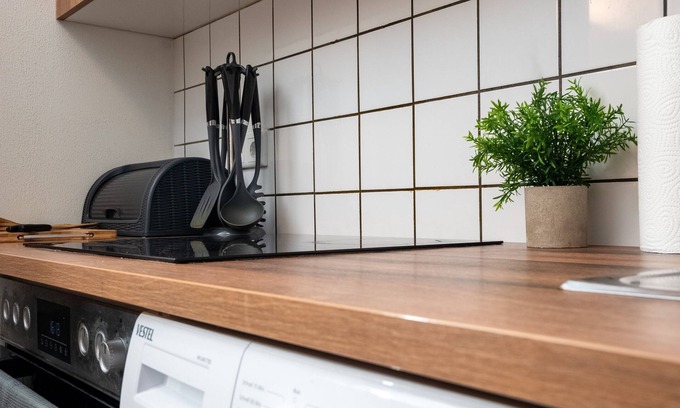 Marxloh Apartment | Serviceroom24 - Apartment 1 in Duisburg WLAN- Smart-TV - 24-7 check-in and kitchen