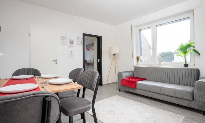 Westerholt Apartment | Serviceroom24 - Apartment 3 in Herten WLAN - Smart-TV - 24-7 check-in and kitchen