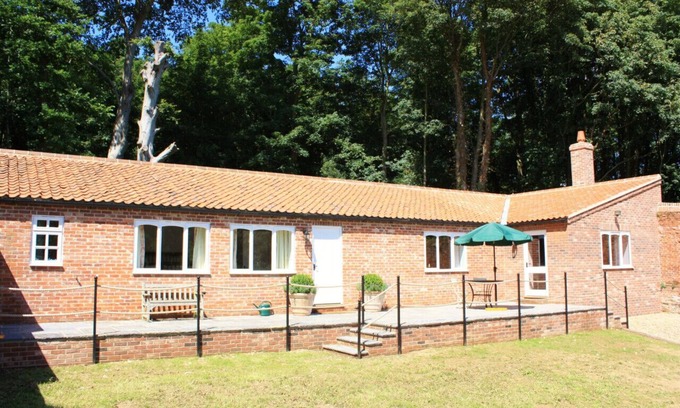 Holt House | Set in the stunning grounds of Bayfield Hall