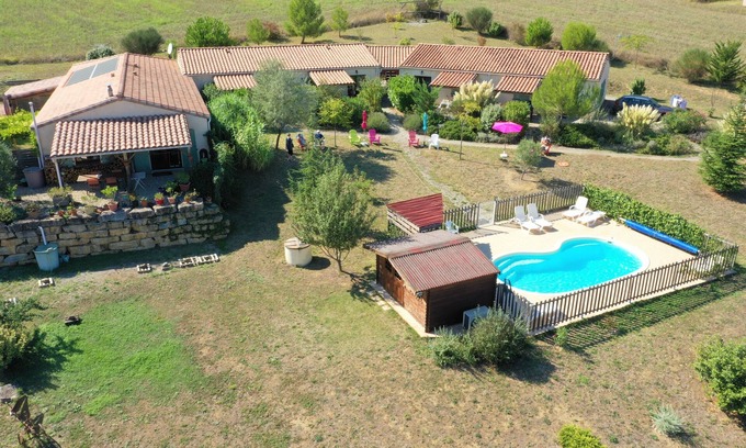 Tourreilles Cottage | Set of 4 3* gîtes with private pool for 16 people in the middle of the vineyards.