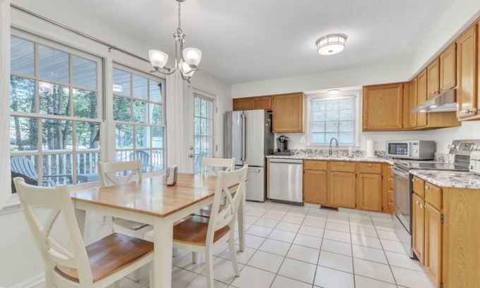 Northeast Raleigh House | Set on Raleigh’s foremost golf courses ,this Southern Style home feels like home