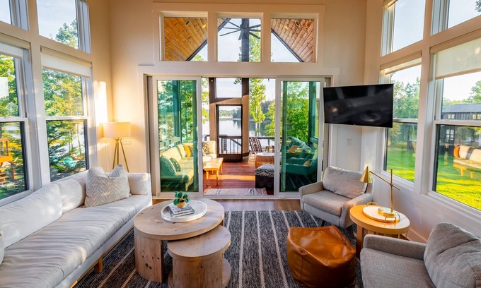 Tracy City Ski Chalet | Settle Down on the Lake – Your Waterfront Escape in Tracy City