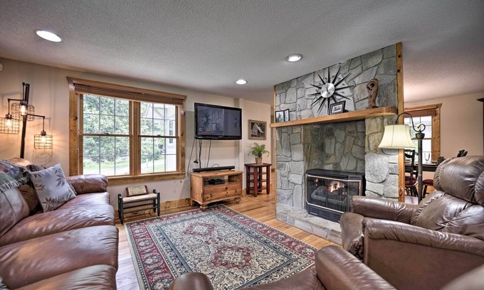 Bryson City House | Settlers Mountain Retreat: On-Site Hikes & Views!