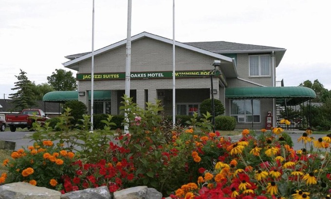 Kingston Hotel | Seven Oakes Motel
