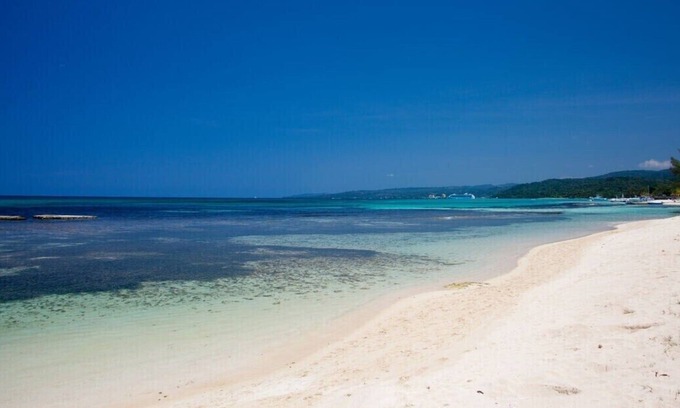 Stewart Town Villa | Seven Seas-BEACHFRONT! STAFF! POOL! FAMILY! WEDDINGS!