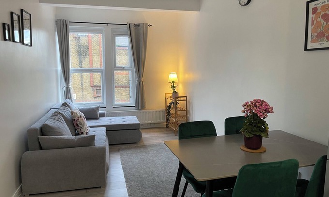 Tottenham Green House | Seven Sisters Hideaway