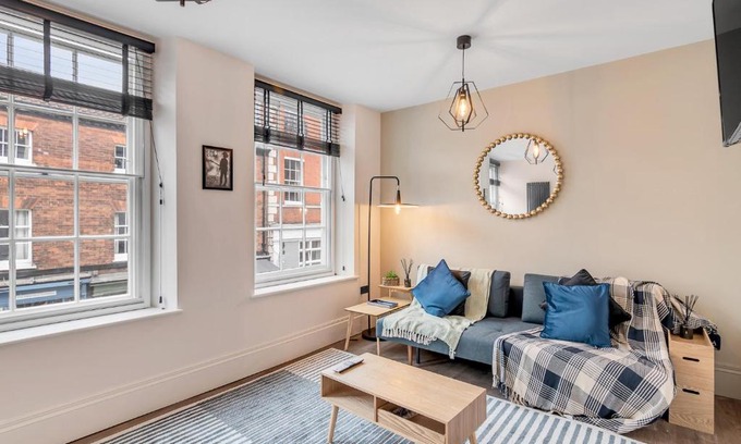 Norwich Apartment | Seven Space Nadler Apartments