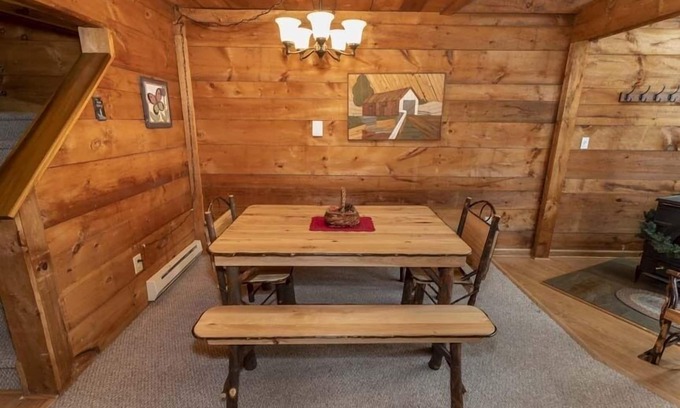 Seven Springs Condo | Seven Springs 3 BR Deluxe Condo, Near Golf Course by RedAwning - Save 10% on 3 Nights, 15% on 5 Nights!