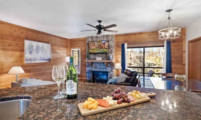 Seven Springs Condo | Seven Springs- Pool/Pickleball/Hiking Ultimate Summer Getaway